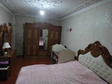 Uzunmüddətli kirayə mənzillər: Xətai rayonu,Əhmədli qəsəbəsi.Diaqnoz tibb mərkəzinin yanında,9 — 9