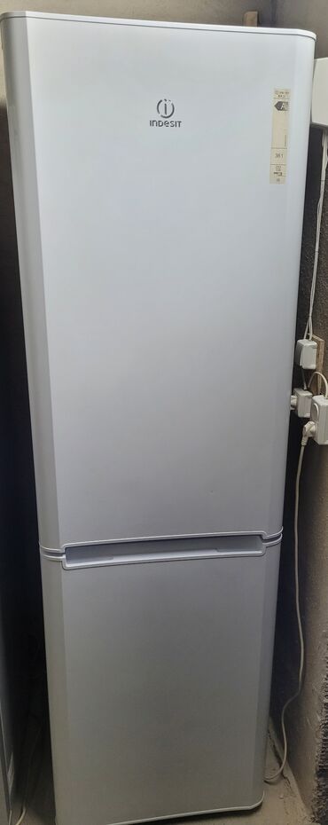 Холодильники: Холодильник Indesit, Б/у, Двухкамерный, De frost (капельный), 60 * 200 * 60