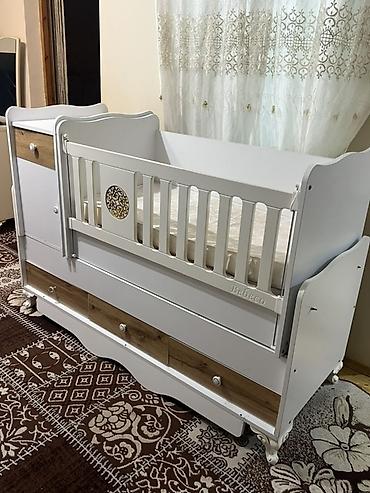 divan mebel: Bebeco transformasiya olunan beşik/uşaq çarpayısı - Rəng: ağ, ağac — 1