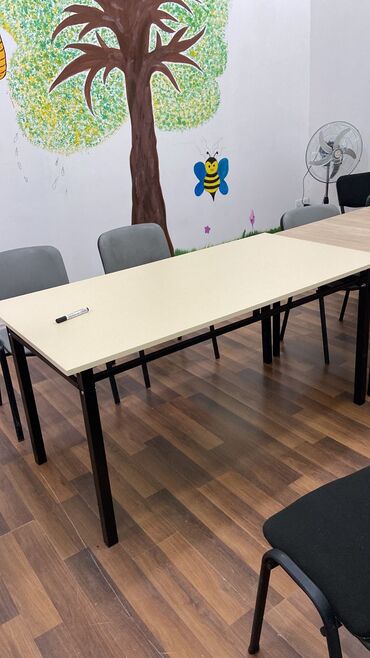 Restoran mebeli: Konfrans zalı üçün, Dördbucaq masa