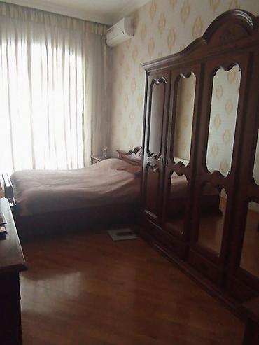 divar asilqan: Klassik üslubda ağacdan yataq otağı mebel dəsti Tərkibi: - 5 qapılı — 2