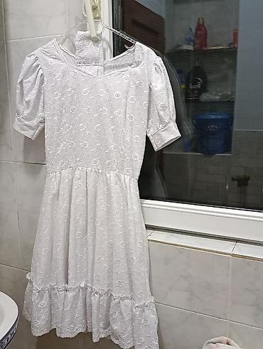 elbiseler: Ağ rəngli, gipür/qaşınmayan brodeli (ağ ipliklə naxışlı) qadın donu — 1