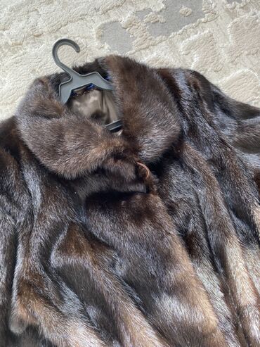 Шубы: Шуба из норки, классическая модель до колена. Характеристики: - — 1