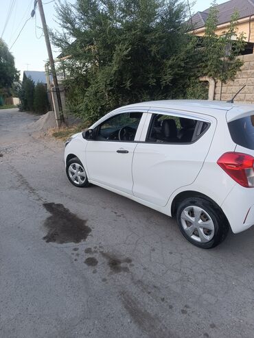 автомобили в рассрочку без первоначального взноса: Chevrolet Spark: 2018 г., 0.1 л, Вариатор, Бензин, Седан