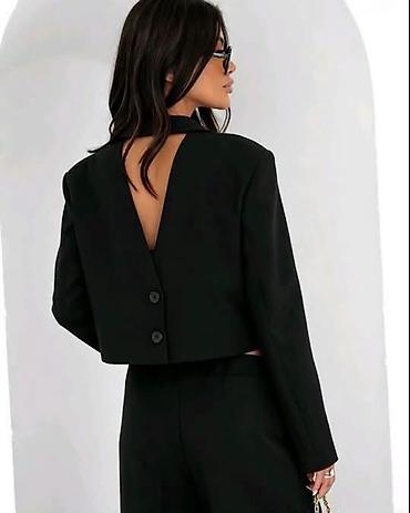 Kompleti: Ženski komplet – kratki sako i široke pantalone

Komplet: 4000dinara — 7