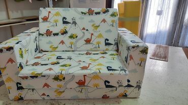 Ostali dečiji nameštaj: Praktične dečije foteljice, izradjene od čvrstog sunđera i presvučene — 1