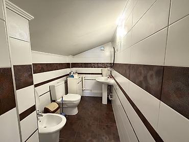 Долгосрочная аренда домов: 600 м², 6 комнат и более, Киргизия 1 — 22