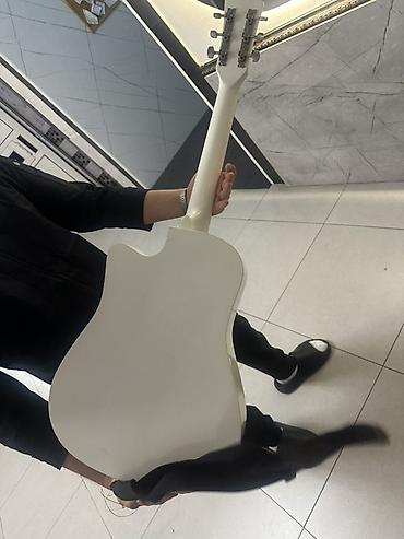 esp ltd: Акустическая гитара белого цвета с вырезом (cutaway) для удобного — 2