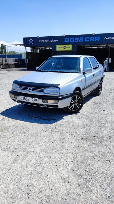 Volkswagen: Volkswagen Vento: 1992 г., 1.8 л, Механика, Бензин, Седан