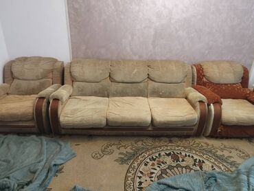 уголок с креслом: Прямой диван, цвет - Бежевый, Б/у