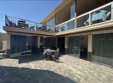 Restoran, kafelər: Qaraçuxur Ərazisi ən tanınmış restoranlardan biri icare verilir.Bütün — 3