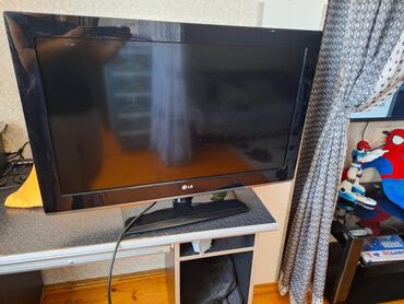 lg 715: Televizor LG 82"