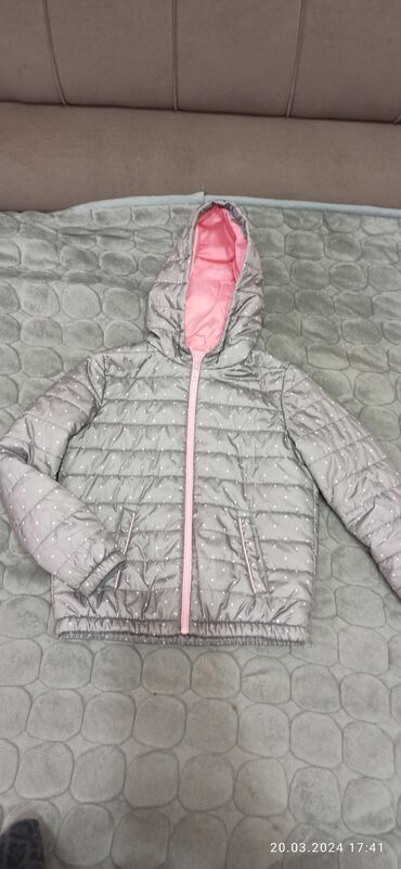 одежды для подростков: Куртка Terranova. лёгкая на девочку подростка 10-11 лет состояние