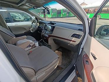 Toyota: Toyota Sienna: 2011 г., 3.5 л, Автомат, Бензин, Минивэн — 19