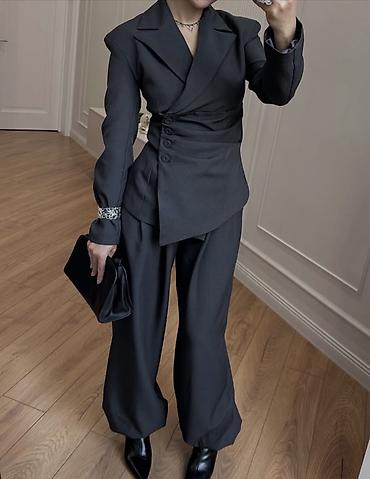 Kompleti: 💫Ženski modni komplet – strukirani blejzer + široke pantalone ✅3600 — 4