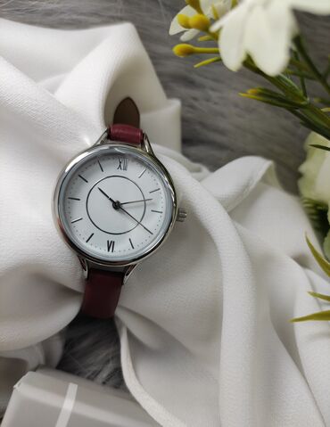 Наручные часы: Женские кварцевые часы Абсолютно новые!!! В