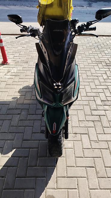 Скутеры: Скутер Benelli/JinXin (наклейки Benadi/JinXin) с агрессивным дизайном — 4