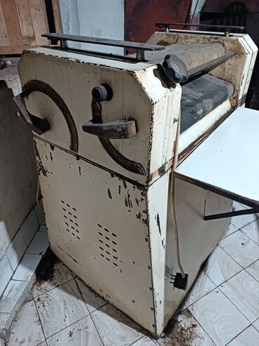 Ostali kuhinjski aparati: Industrijska valjak mašina za testo / laminator - Teška, stabilna — 5