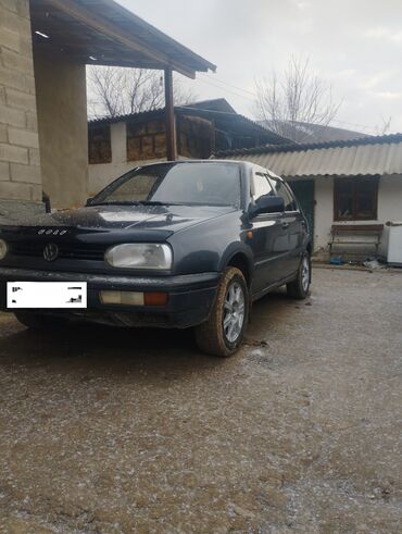 Volkswagen Golf: 1992 г., 1.8 л, Механика, Бензин, Седан