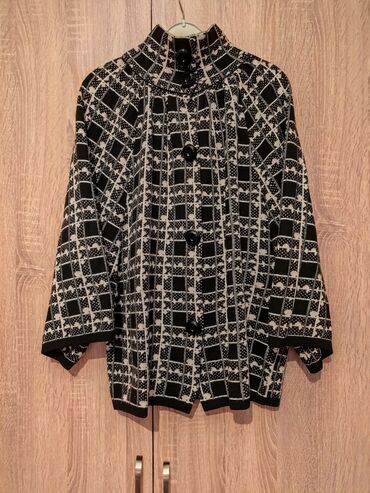 Futbolka və maykalar: Jaket baha alınıb.QalındırAz işlənib.Ölçü L