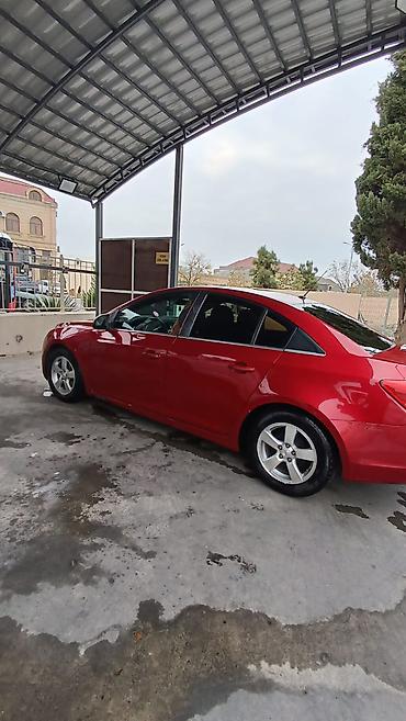 masin satis sayti: Chevrolet Cruze sedan – qırmızı rəng - Kuzov: 4 qapılı sedan, parlaq — 5