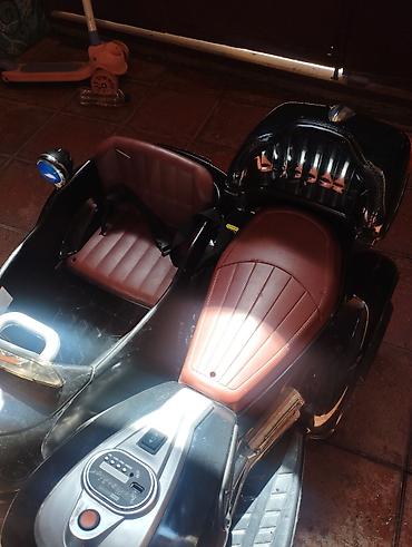Oyuncaqlar: Uşaq üçün elektrikli motosikl – sidecarlı model - Korpus: 3 təkərli — 3