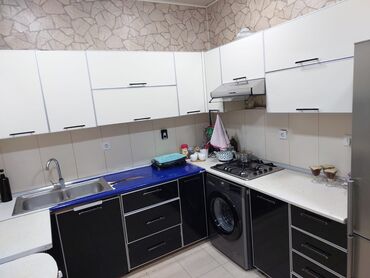 офисная мебель: Mətbəx mebeli dəsti – “L” formalı, müasir dizayn - Üst dolablar: ağ