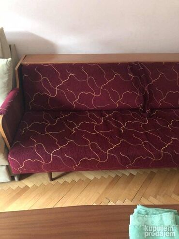 Sofe i kaučevi: Drveni kauč iz 50-tih presvučen ultrapasom, nalazi se na Karaburmi — 3