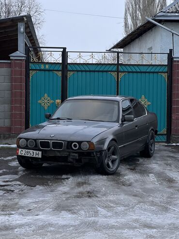 продаю на ипсум: BMW 5 series: 1988 г., 2 л, Механика, Бензин, Седан