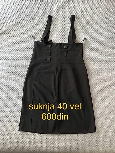 pull i bear srbija: Crna suknja sa tregerima, model visokog struka. Prednji deo ukrašen sa — 1
