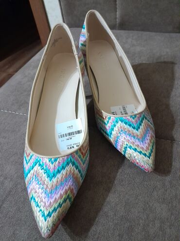 barya ayakkabı: Nine West brendinə məxsus qadın hündürdaban ayaqqabılar. Ayaqqabılar