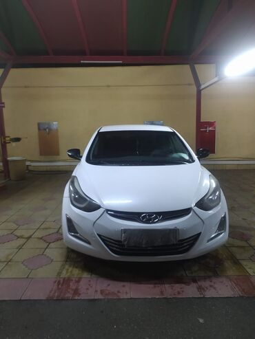 hyundai santa fe benzin: Hyundai Elantra: 1.8 l | 2015 il Sedan