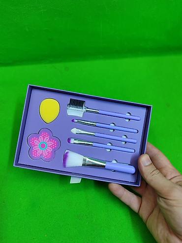 помпоны: Куроми косметика детская🌟 Комплектация товара: 20 теней, 5 кисточек — 4