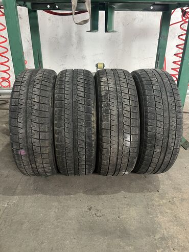 Шины: Шины 215 / 60 / R 17, Зима, Б/у, Комплект, Легковые, Япония, Bridgestone