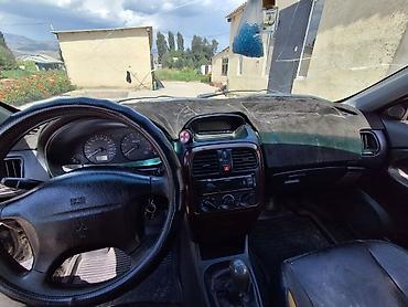 Mitsubishi: Mitsubishi Carisma: 2002 г., 1.8 л, Механика, Бензин, Седан — 3