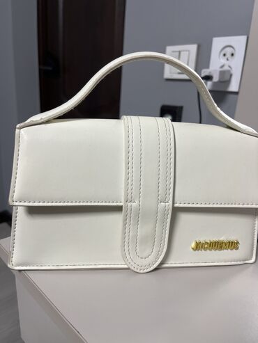 сумка на пояс женская прозрачная: Белая сумка под jacquemus,спереди выглядит нормально но есть