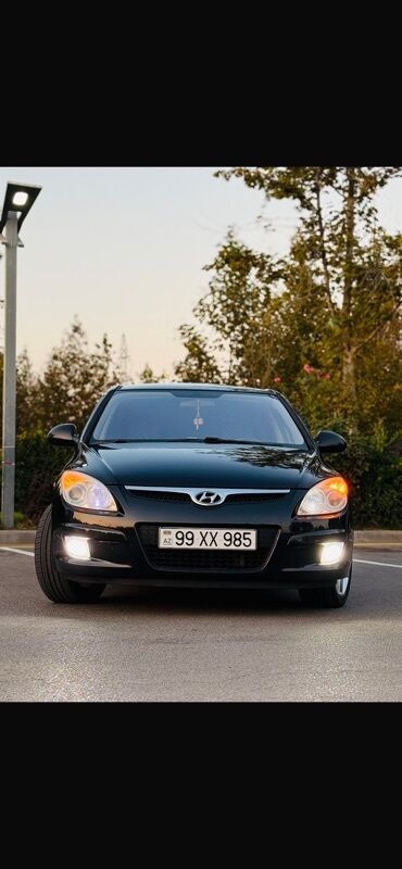 Hyundai: Hyundai i30, qara rəng, 5 qapılı hatchback. Mühərrik və yürüş - CRDi — 17