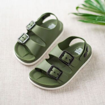 шлепанцы детские: Абсолютно новые сандалии. Удобная обувь на лето 👍🏻. Размер 26 по