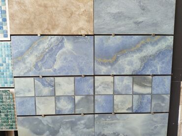 düş: Mavi və bej tonlarda dekorativ kafel/plitə kolleksiyası - Dərinin və