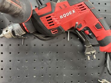 продам дрель: Электрическая дрель Rodex красного и черного цвета. Инструмент оснащен