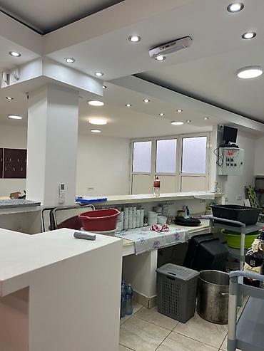 za kucu: Izdajem lokal 315m2. Koriscen je samo u privatne svrhe. Trenutno je — 5