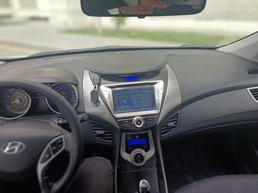 Hyundai: Hyundai Elantra: 1.8 l | 2011 il Sedan — 4