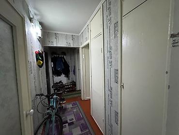8 мкр: 2 комнаты, 44 м², 8 мкр 104 серия, 2 этаж, Старый ремонт — 8