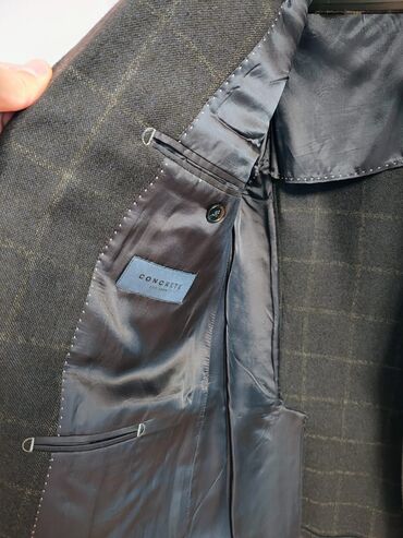 Kostyumlar: 4 eded kostyum ve 3 eded pencəklər hamsi brend mallardi sadəcə razmer — 11