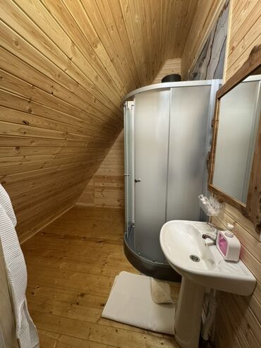 Посуточная аренда домов: 50 м², 1 комната, Евроремонт, Кондиционер, Парковка — 12