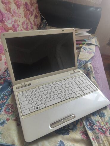 core i3: İşlənmiş Toshiba, 14.3 ", Intel Core i3, 512 GB, Ünvandan götürmə