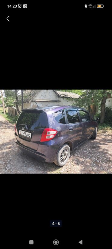 срочно срочно продам машину: Honda Jazz: 2008 г., 1.3 л, Вариатор, Бензин, Хетчбек