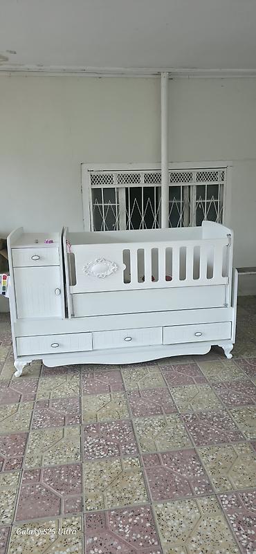 Oğlan və qız üçün, İşlənmiş, Dördbucaq, Beşik, Matras ilə, Yellənmə mexanizmi ilə lalafo.az -da Oğlan və qız üçün, İşlənmiş, Dördbucaq, Beşik, Matras ilə, Yellənmə mexanizmi ilə