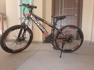 velosiped a: Б/у Горный велосипед Adidas, 26", скоростей: 7, Платная доставка