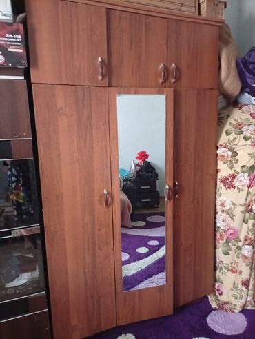 Komodlar: Açılan, 6 qapı Düz dolab, Şifonyer